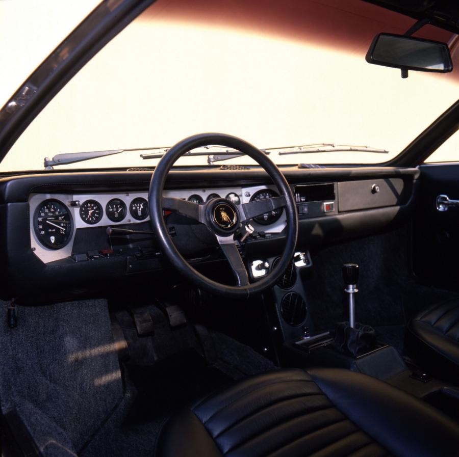 Интерьер Lamborghini Urraco P250 1972 года  (фото 10 из 18)